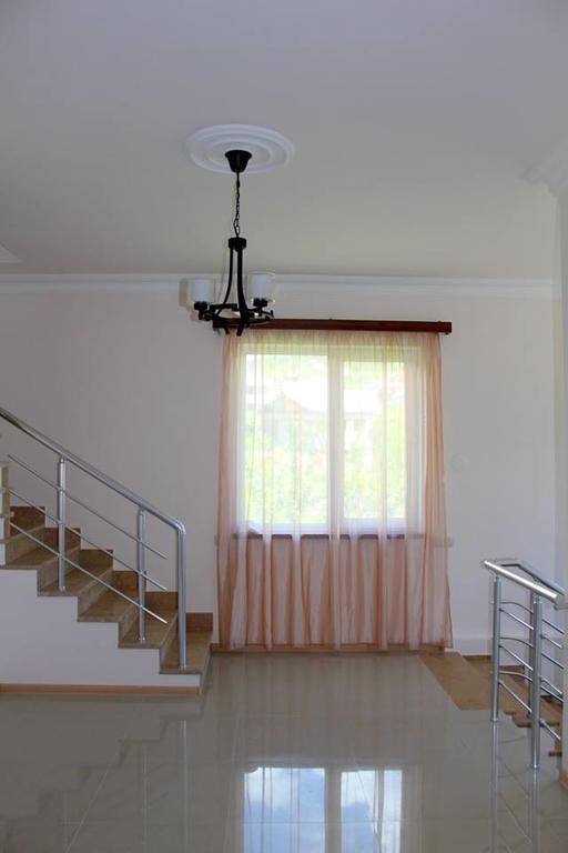 Family & Friends Guest House Dilijan Bagian luar foto